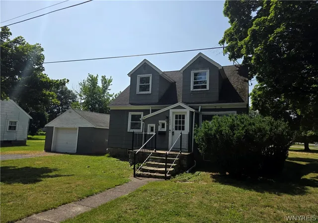 Photo 2 of Sale Pending at 1027 Gwinn St, Medina, NY 14103 | MLS# B1695391 | Listing updated on 2026-07-13