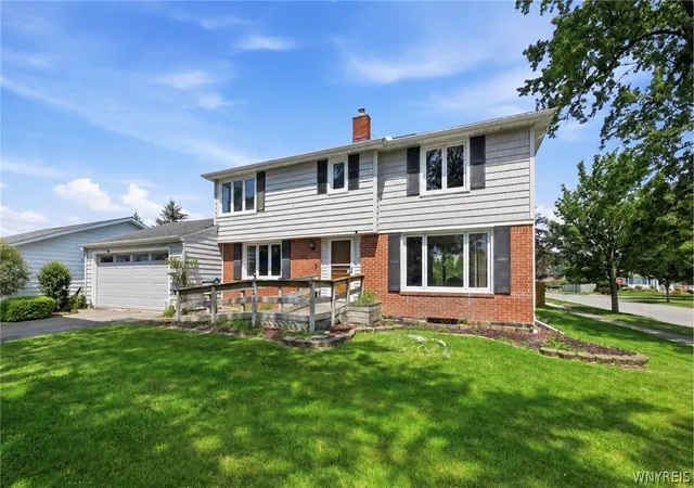 Homes for sale in Tonawanda, NY | 221 Woodmere Dr, Tonawanda, NY 14150 | MLS# B1695223