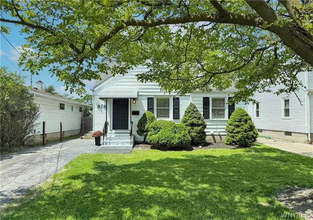 2nd image of 878 Beach Rd, Buffalo, NY 14225 | MLS# B1695401