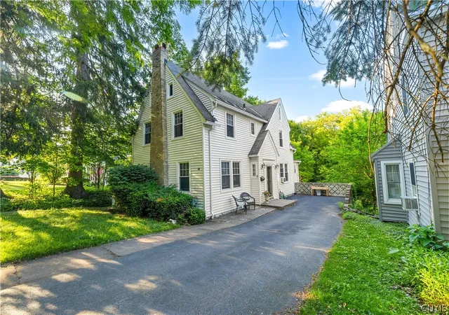 1st image of 60 Paris Rd, New Hartford, NY 13413 | MLS# S1695089