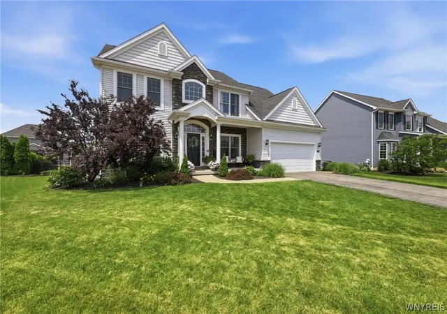 3rd image of 14 Silent Meadow Ln, Lancaster, NY 14086 | MLS# B1695251