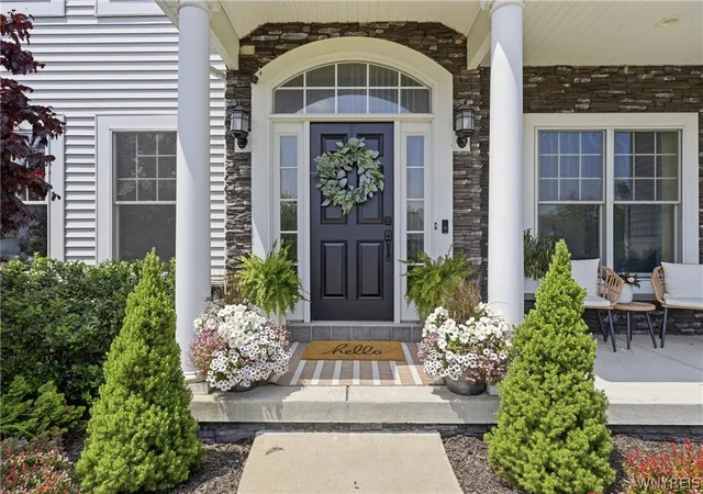 4th image of 14 Silent Meadow Ln, Lancaster, NY 14086 | MLS# B1695251