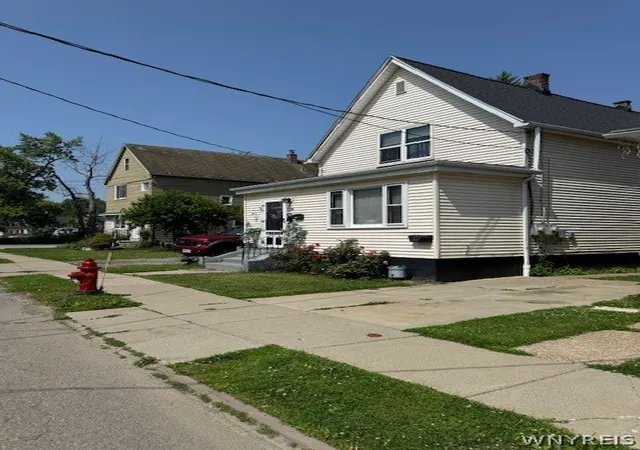 Photo 3 of Sale Pending at 34 Princeton Pl, Buffalo, NY 14210 | MLS# B1695043 | Listing updated on 2026-07-29