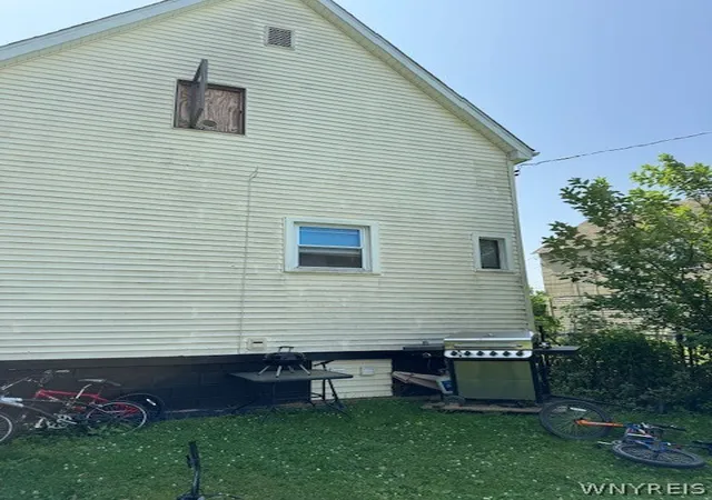 Photo 4 of Sale Pending at 34 Princeton Pl, Buffalo, NY 14210 | MLS# B1695043 | Listing updated on 2026-07-29