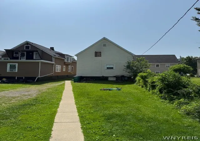 Photo 5 of Sale Pending at 34 Princeton Pl, Buffalo, NY 14210 | MLS# B1695043 | Listing updated on 2026-07-29