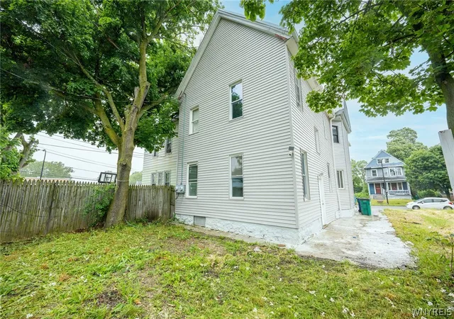 Listing Photo 2 - Condo for sale in building located at 465 Woodlawn Ave, Buffalo, NY 14208 - Unit #