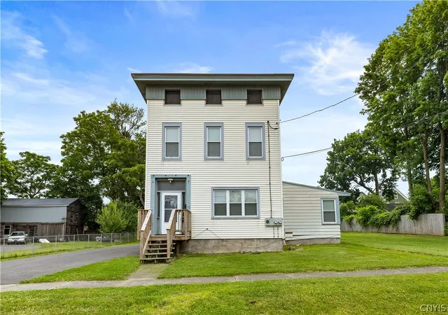 1st image of 913 Kellogg Ave, Utica, NY 13502 | MLS# S1695373