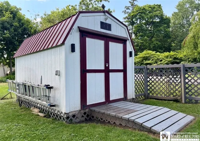 25th image of 418 Washburn St, Lockport City, NY 14094 | MLS# R1695352