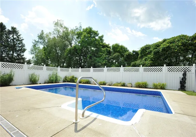 Photo 5 of Single family home for sale at 261 Oriole Dr, Horseheads, NY 14845 | MLS# R1695273 | Listing updated on 2026-07-22