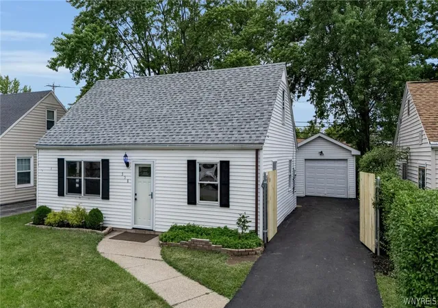 1st image of 558 Loretta St, Tonawanda, NY 14150 | MLS# B1694263