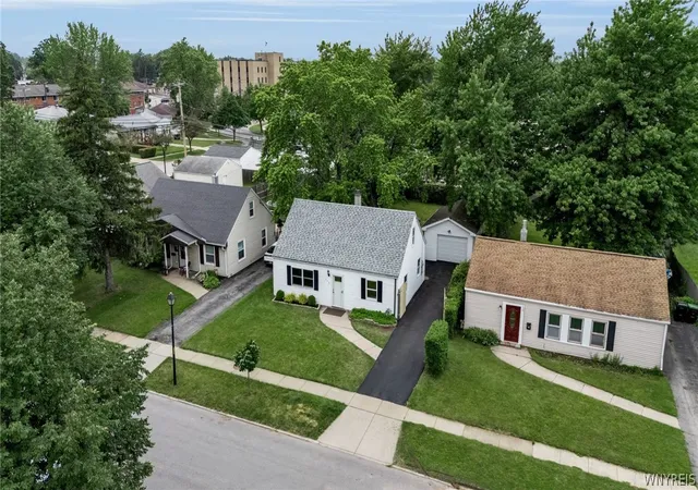 Homes for sale in Tonawanda, NY | 558 Loretta St, Tonawanda, NY 14150 | MLS# B1694263