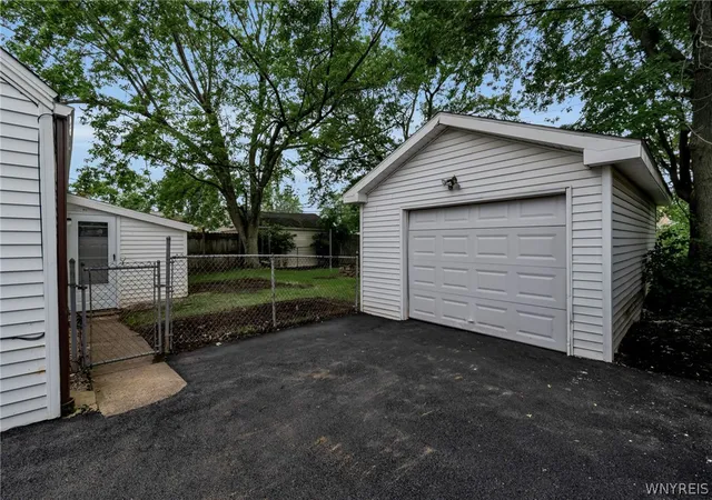 Homes for sale in Tonawanda, NY | 558 Loretta St, Tonawanda, NY 14150 | MLS# B1694263