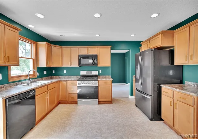 Homes for sale in West Seneca, NY | 43 Caldwell Dr, West Seneca, NY 14224 | MLS# B1693582