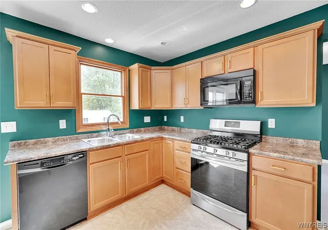 Homes for sale in West Seneca, NY | 43 Caldwell Dr, West Seneca, NY 14224 | MLS# B1693582