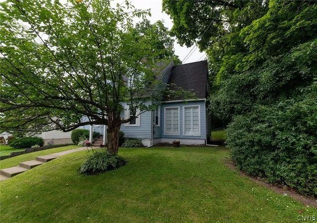 3rd image of 100 Scoville Ave, Syracuse, NY 13203 | MLS# S1695143