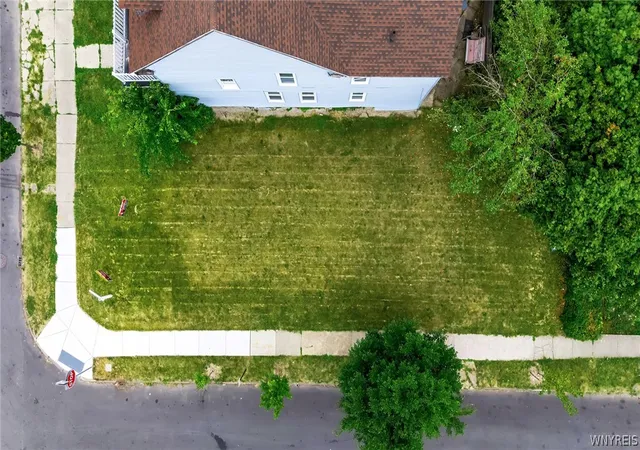 2nd image of 393 Hampshire St, Buffalo, NY 14213 | MLS# B1695131