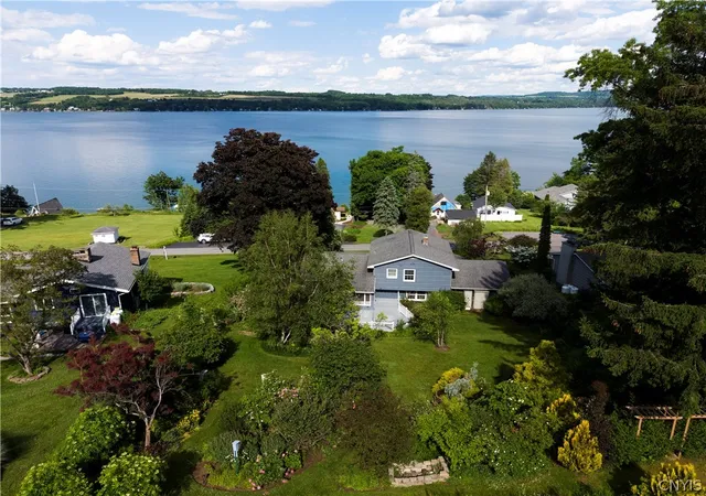 2nd image of 2119 Terrace Ln S, Skaneateles, NY 13152 | MLS# S1695504