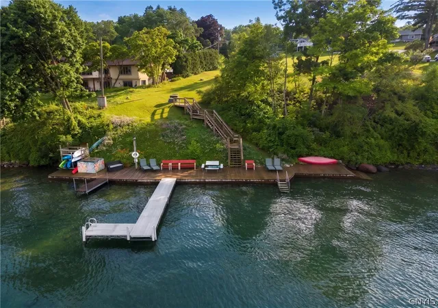 3rd image of 2119 Terrace Ln S, Skaneateles, NY 13152 | MLS# S1695504