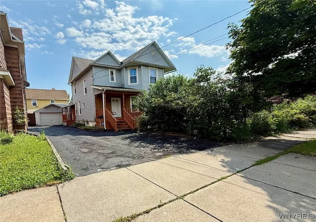 2nd image of 2821 Walnut Ave, Niagara Falls, NY 14301 | MLS# B1622910