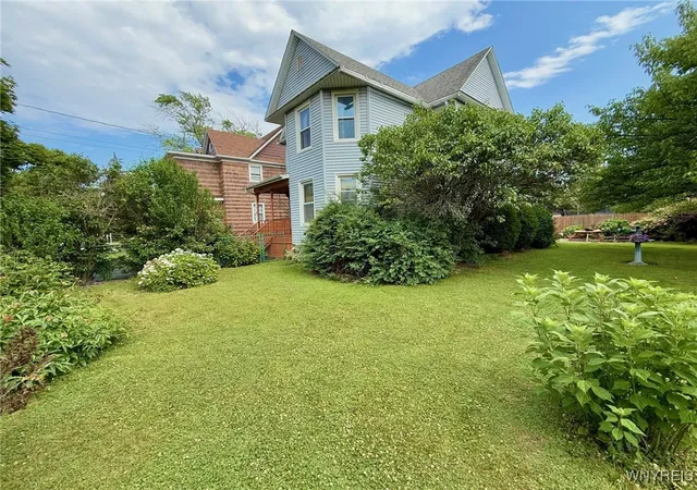 3rd image of 2821 Walnut Ave, Niagara Falls, NY 14301 | MLS# B1622910