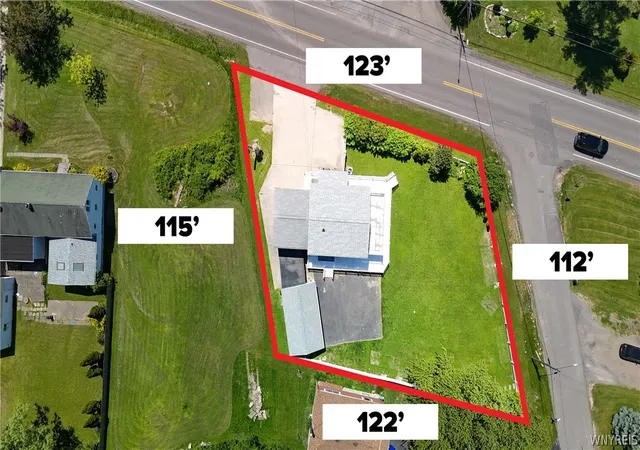 Homes for sale in Hamburg, NY | 4093 Bayview Rd, Hamburg, NY 14219 | MLS# B1695492