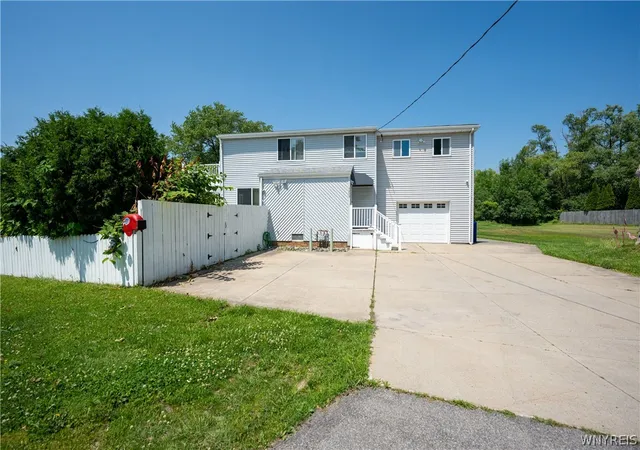 Photo 4 of Sale Pending at 4093 Bayview Rd, Buffalo, NY 14219 | MLS# B1695492 | Listing updated on 2026-07-13
