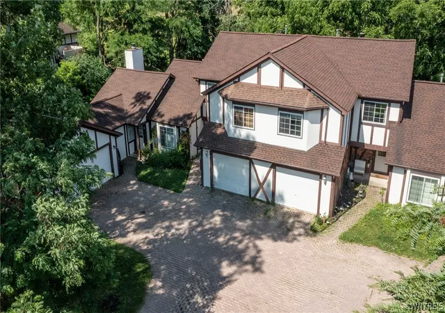 1st image of 5 8 Gothic Ln, Lockport Town, NY 14094 | MLS# B1694687