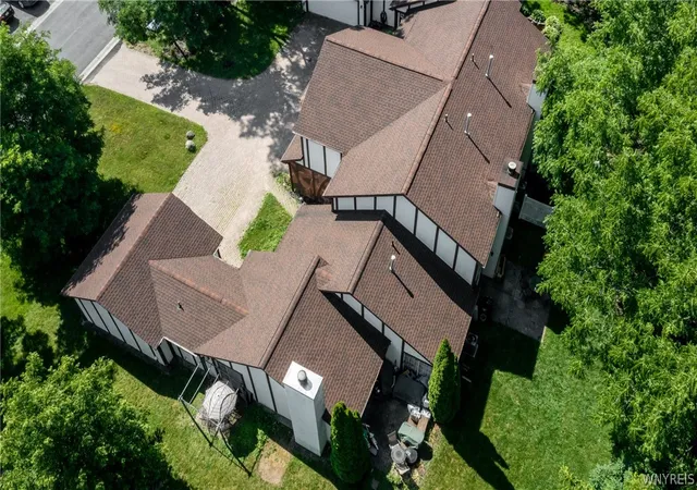 2nd image of 5 8 Gothic Ln, Lockport Town, NY 14094 | MLS# B1694687