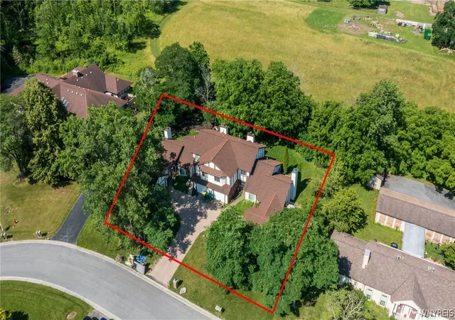4th image of 5-8 Gothic Ln, Lockport Town, NY 14094 | MLS# B1694687