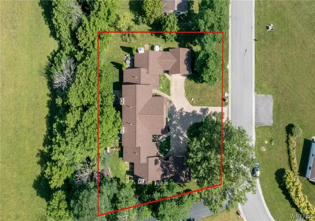 5th image of 5-8 Gothic Ln, Lockport Town, NY 14094 | MLS# B1694687