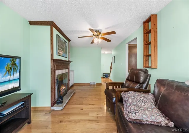 3rd image of 6949 Northview Dr, Lockport Town, NY 14094 | MLS# B1695566