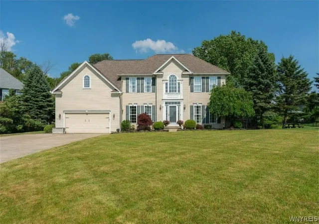 Homes for sale in Clarence, NY | 6225 Country Walk Ct, Clarence, NY 14032 | MLS# B1695422