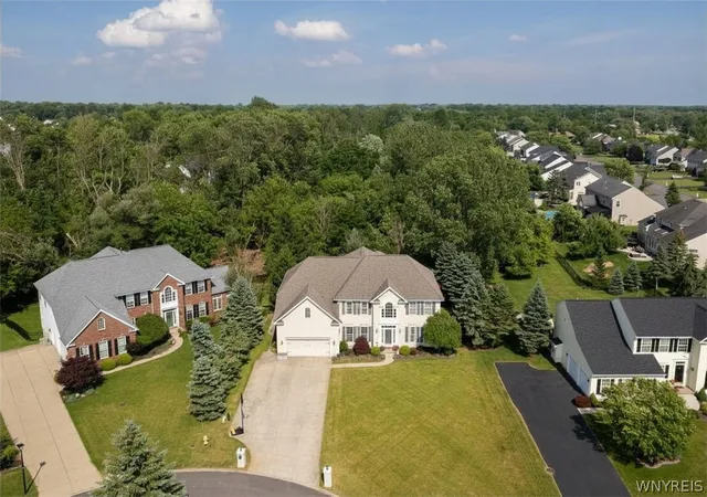 Homes for sale in Clarence, NY | 6225 Country Walk Ct, Clarence, NY 14032 | MLS# B1695422