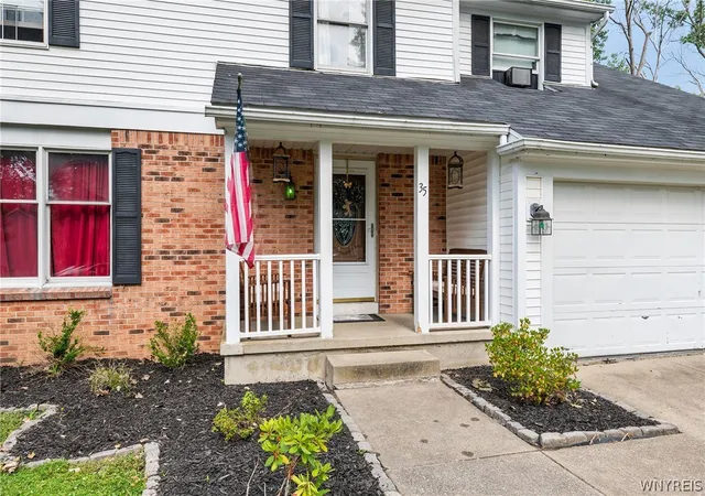 Homes for sale in Amherst, NY | 35 Deepwood Ct, Amherst, NY 14228 | MLS# B1694935