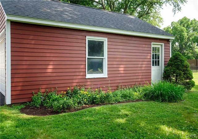 49th image of 57 E Lake St, Skaneateles, NY 13152 | MLS# S1687933