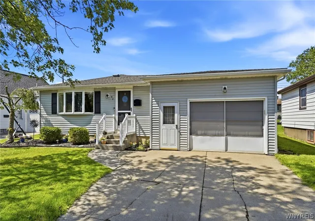 Homes for sale in Cheektowaga, NY | 92 Sprucewood Dr, Cheektowaga, NY 14227 | MLS# B1695652