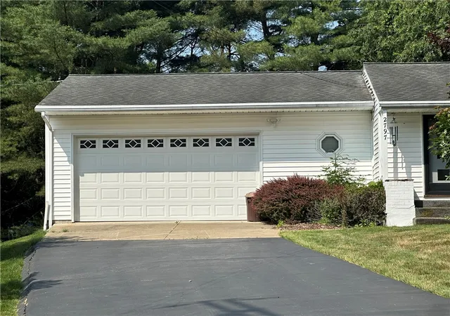 5th image of 2797 Pinewood Cir, Corning, NY 14830 | MLS# R1694868