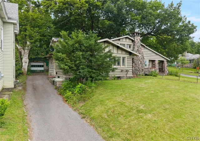 4th image of 1035 Oak St, Syracuse, NY 13203 | MLS# S1695204