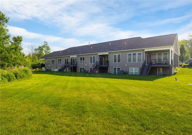 33rd image of 966 Pathway Ln, Webster, NY 14580 | MLS# R1692450