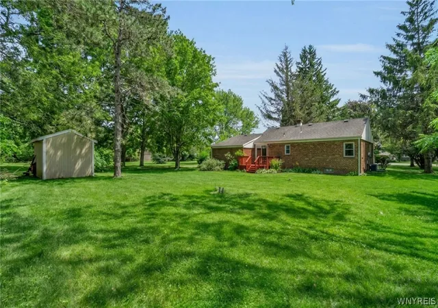 38th image of 5588 Genesee St, Lancaster, NY 14086 | MLS# B1695669
