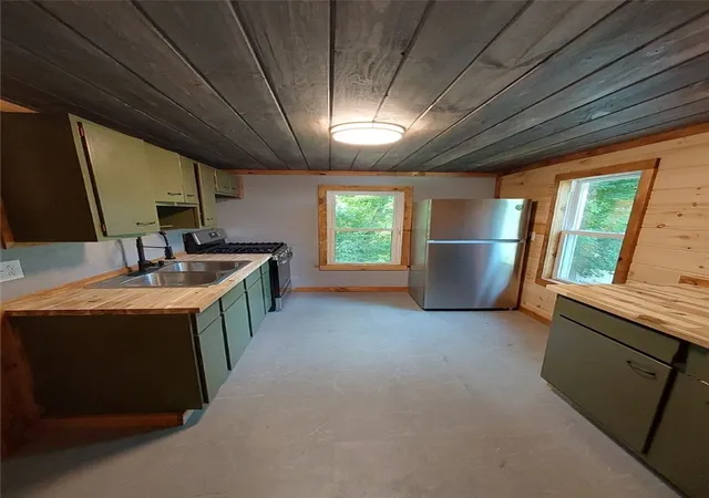 Photo 26 of Sale Pending at 2 Guilfoil Ave, Auburn, NY 13021 | MLS# R1695657 | Listing updated on 2026-07-31