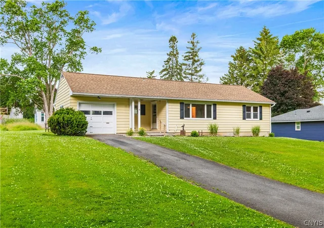 2nd image of 6 Roman Rd, New Hartford, NY 13413 | MLS# S1695113