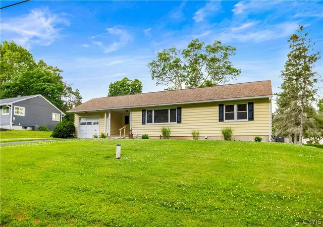 3rd image of 6 Roman Rd, New Hartford, NY 13413 | MLS# S1695113