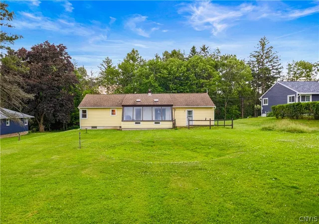 4th image of 6 Roman Rd, New Hartford, NY 13413 | MLS# S1695113