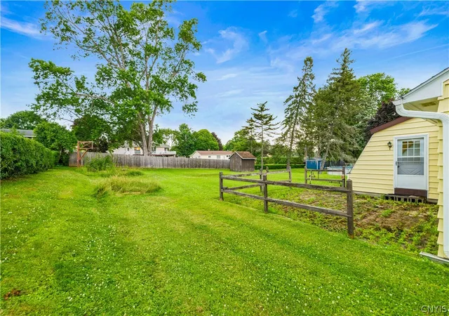 5th image of 6 Roman Rd, New Hartford, NY 13413 | MLS# S1695113