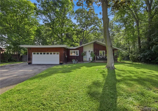 2nd image of 5039 Bronson Dr, Lewiston, NY 14092 | MLS# B1695434