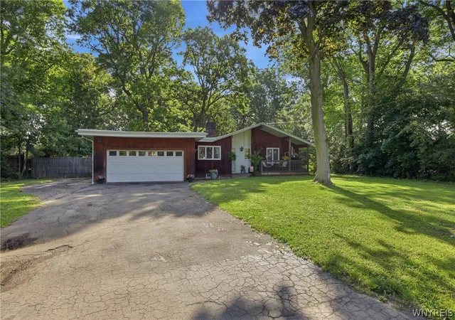 3rd image of 5039 Bronson Dr, Lewiston, NY 14092 | MLS# B1695434