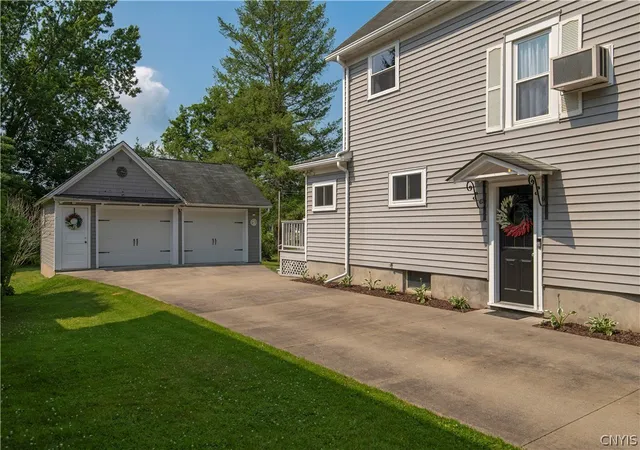 Homes for sale in Westmoreland, NY | 7600 E South St, Westmoreland, NY 13323 | MLS# S1695501