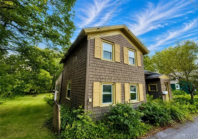 Photo 2 of Sale Pending at 16 Park St, Cazenovia, NY 13035 | MLS# S1695634 | Listing updated on 2026-08-02
