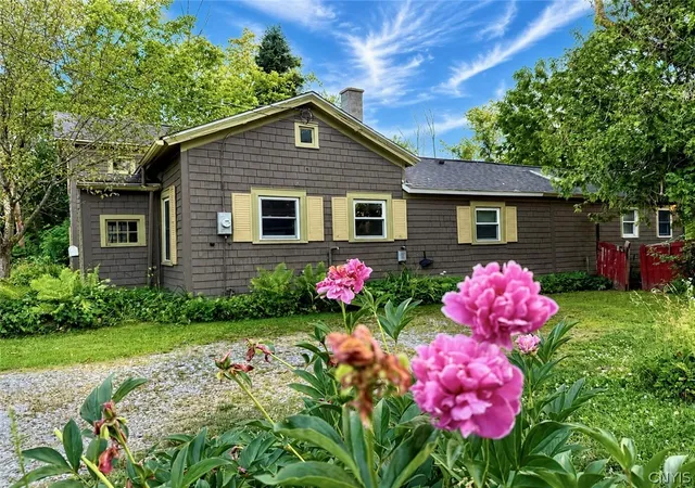 Photo 5 of Sale Pending at 16 Park St, Cazenovia, NY 13035 | MLS# S1695634 | Listing updated on 2026-08-02